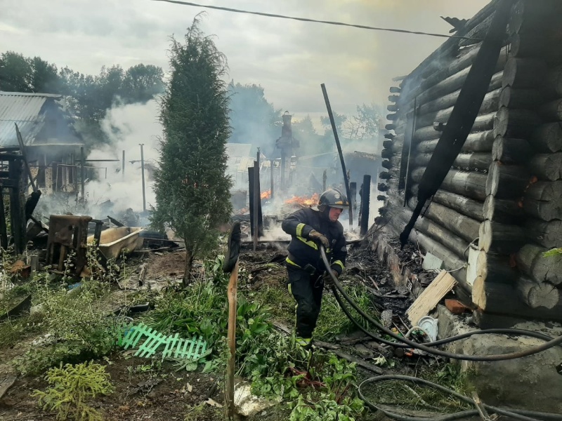 В Нижнем Тагиле сгорели два частных дома