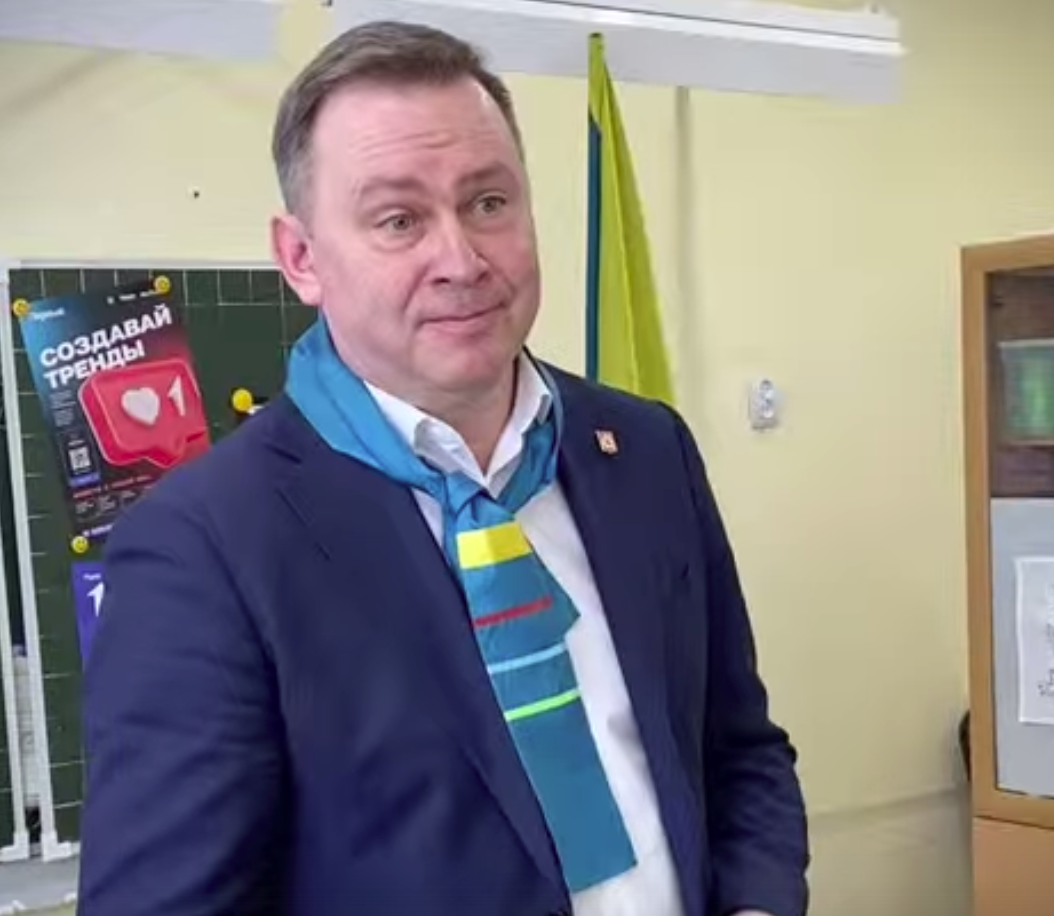 Глава города Владислав Пинаев поддерживает образование и детские инициативы | Глава Нижнего Тагила встретился с учащимися школы № 30