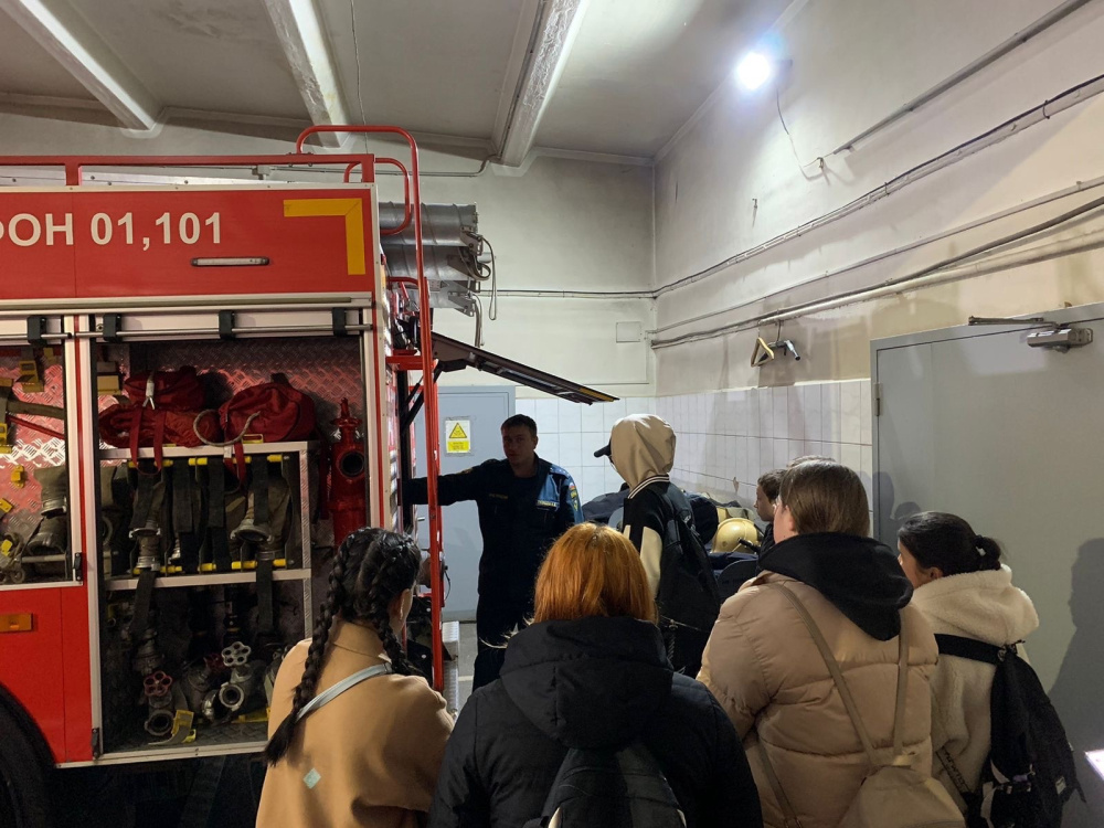 Учащиеся школы №6 Нижнего Тагила в гостях у пожарных | Учащиеся школы №6 Нижнего Тагила в гостях у пожарных