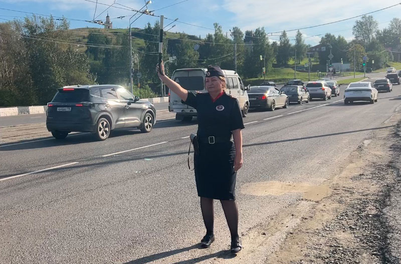 Сотрудники ГИБДД Нижнего Тагила продолжают рейды «Ребёнок — пассажир» и фиксируют нарушения | В Нижнем Тагиле ГИБДД выявила нарушения перевозки детей и напоминает о безопасности