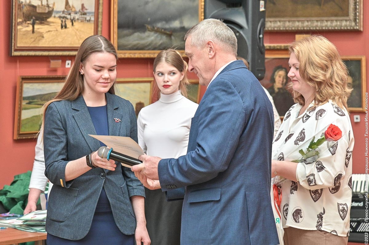 В Нижнем Тагиле поздравили лучших выпускников средних профессиональных учебных заведений