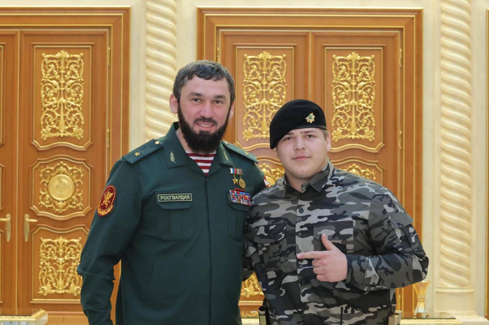 Адама Кадырова внесли в Книгу рекордов России | Адаму Кадырову вручили медаль во время турнира в Грозном