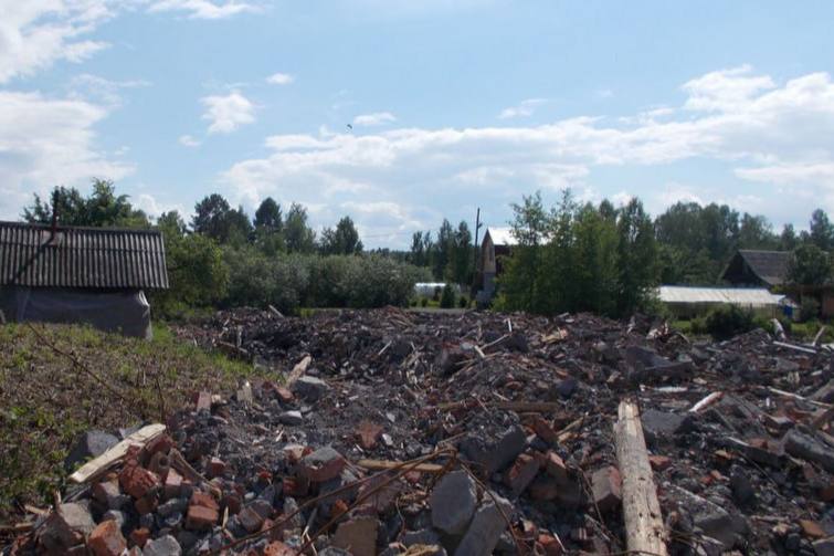 Под Нижним Тагилом обнаружили незаконный сброс строительных отходов | На Урале 86 КАМАЗов незаконно выгрузили строительный мусор 