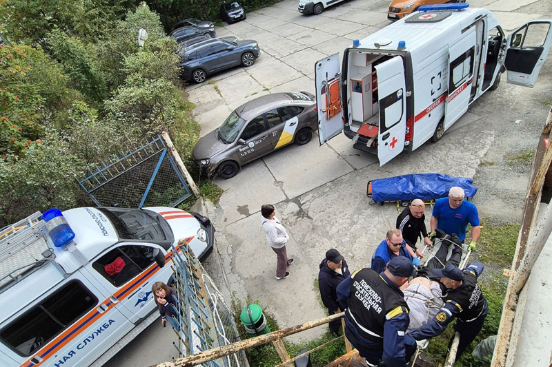 В Нижнем Тагиле спасатели на альпинистском снаряжении спасли охранника с инсультом | В Нижнем Тагиле спасатели помогли эвакуировать мужчину с инсультом В Нижнем Тагиле спасатели на альпинистском снаряжении спасли охранника с инсультом | В Нижнем Тагиле спасатели помогли эвакуировать мужчину с инсультом
