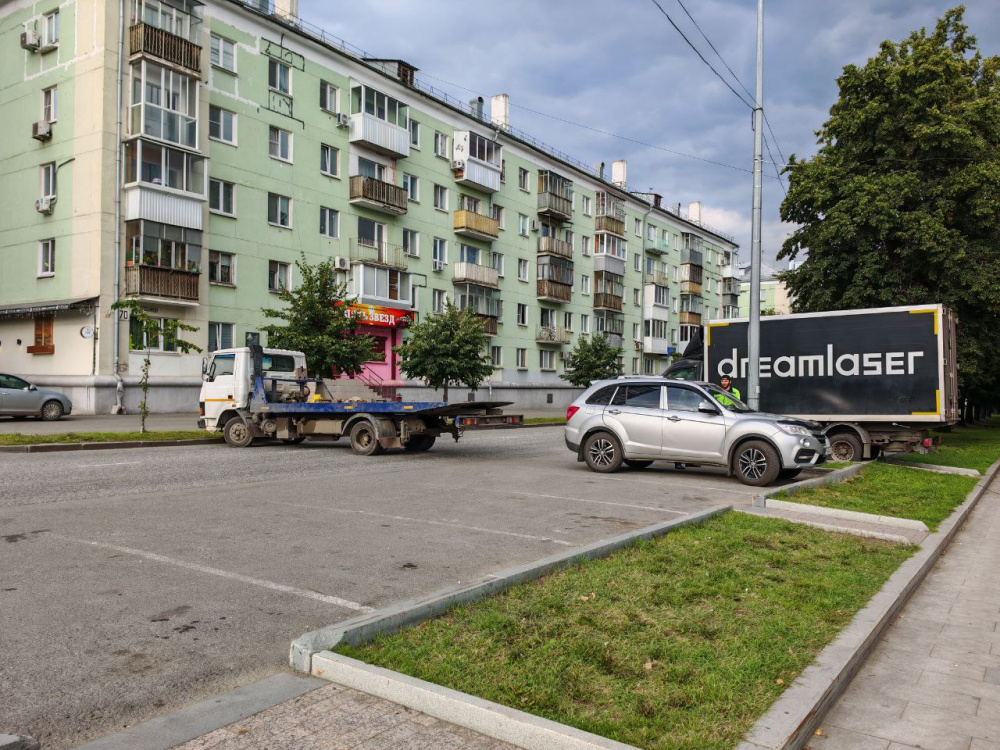 В центре Нижнего Тагила эвакуируют машины из-за Дня города | В Нижнем Тагиле эвакуируют автомобили