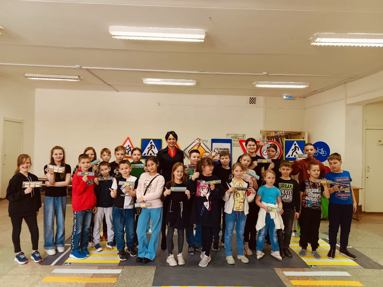 Сотрудники Госавтоинспекции провели со школьниками занятие по безопасности дорожного движения | Госавтоинспекция Нижнего Тагила провела занятие со школьниками по безопасности дорожного движения Сотрудники Госавтоинспекции провели со школьниками занятие по безопасности дорожного движения | Госавтоинспекция Нижнего Тагила провела занятие со школьниками по безопасности дорожного движения