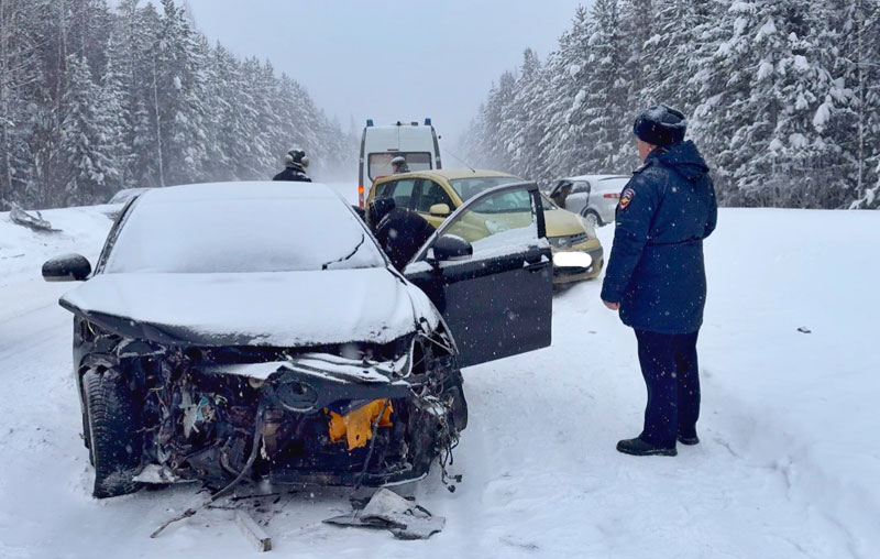 ДТП на трассе Екатеринбург – Нижний Тагил – Серов: движение восстановлено | На трассе Екатеринбург — Серов восстановили движение после ДТП