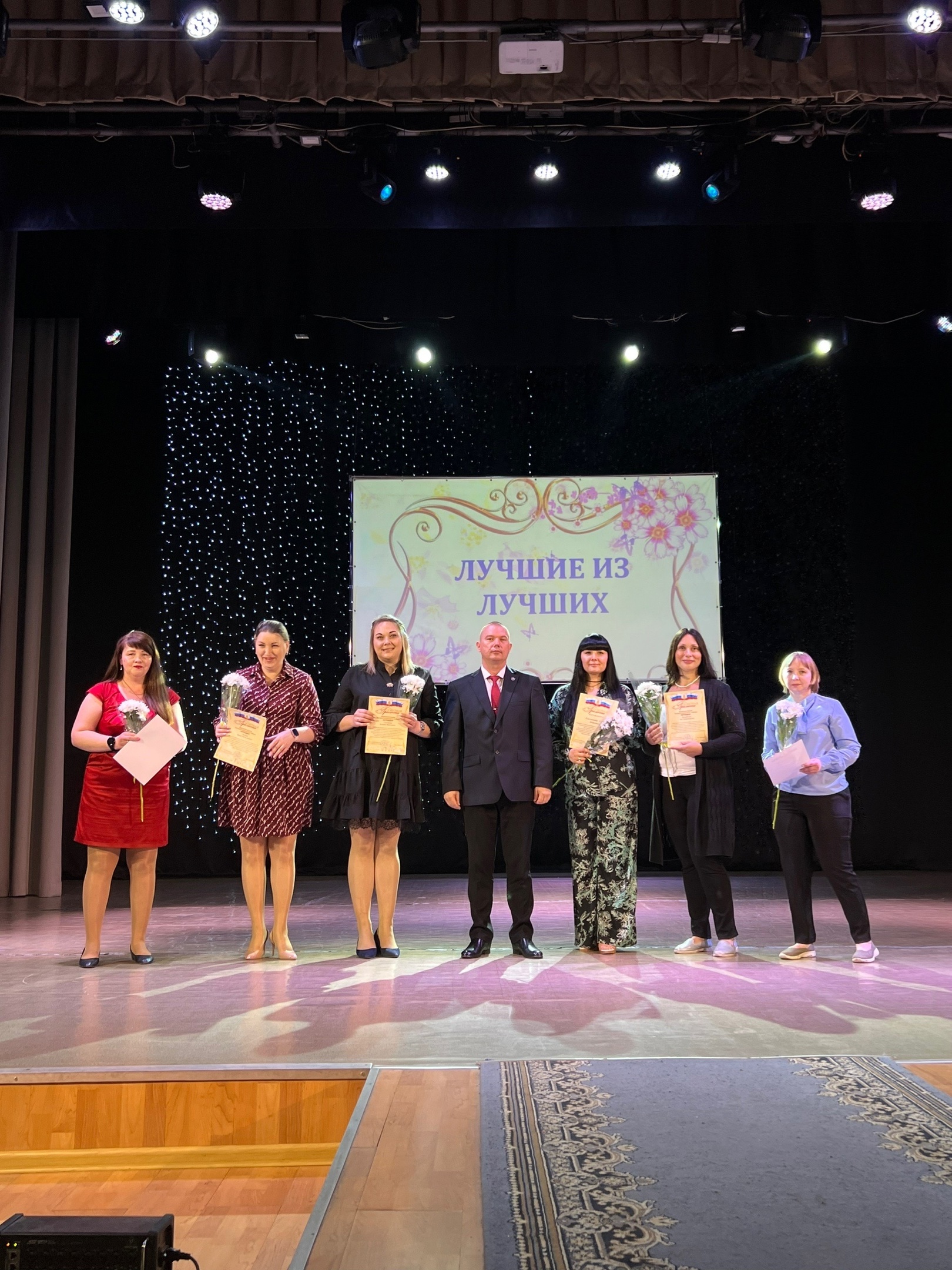 День социального работника: благодарность и признание День социального работника: благодарность и признание