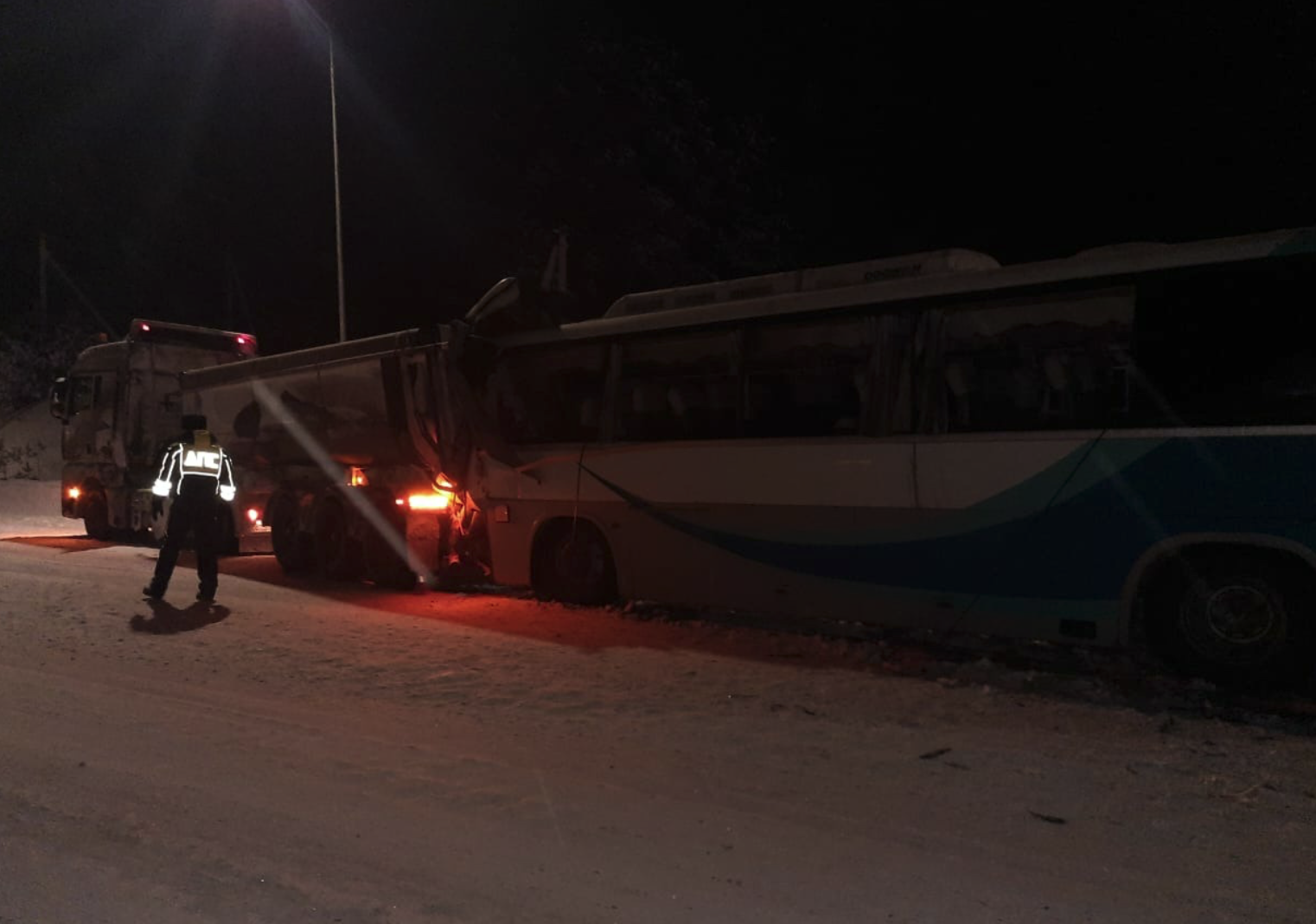 Смертельное ДТП на Урале: столкнулись автобус и грузовик