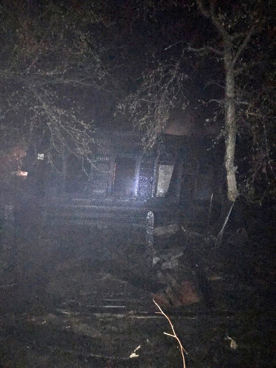 Трагедия в деревне Корнилова: два человека погибли в результате пожара