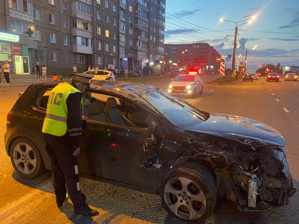 Подробности ДТП с участием трех легковых автомобилей в Нижнем Тагиле