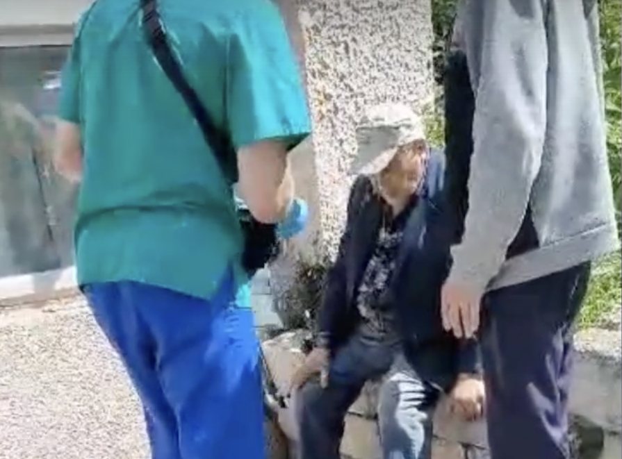 В Нижнем Тагиле мужчине стоявшему в очереди несколько часов за своей пенсией, стало плохо