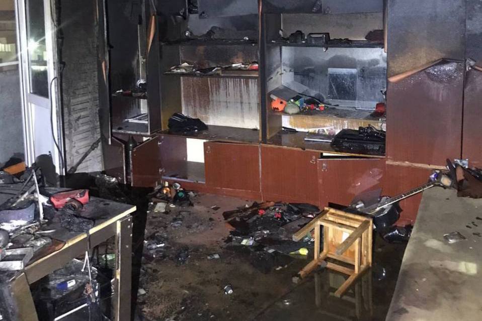 В Нижнем Тагиле на улице Красноармейская арендатор квартиры устроил пожар  | На Урале начался пожар из-за неосторожного обращения с огнем при курении 