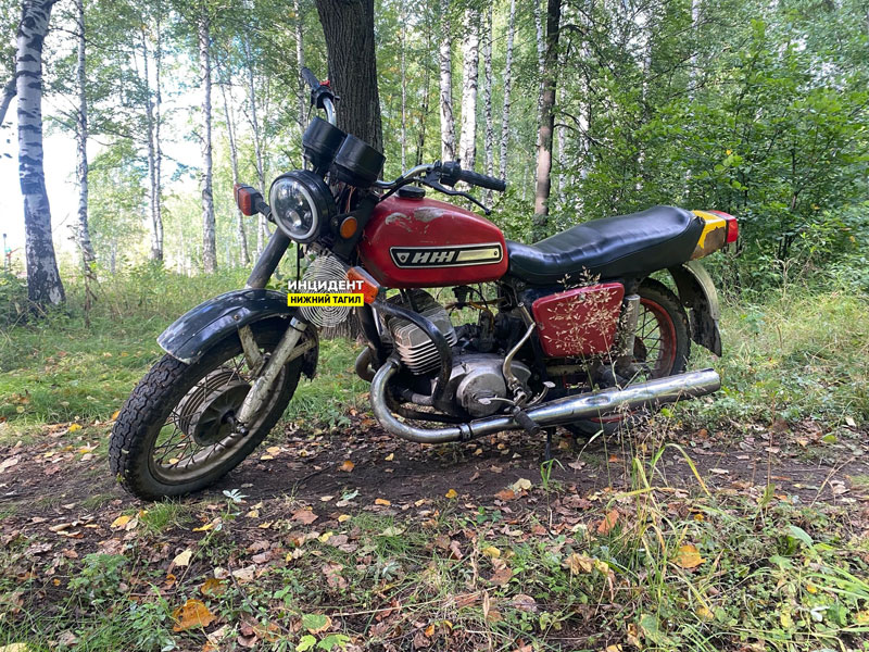 В Нижнем Тагиле неизвестный угнал мотоцикл с парковки у площади Танкостроителей | В Нижнем Тагиле ночью украли мотоцикл ИЖ Юпитер-5