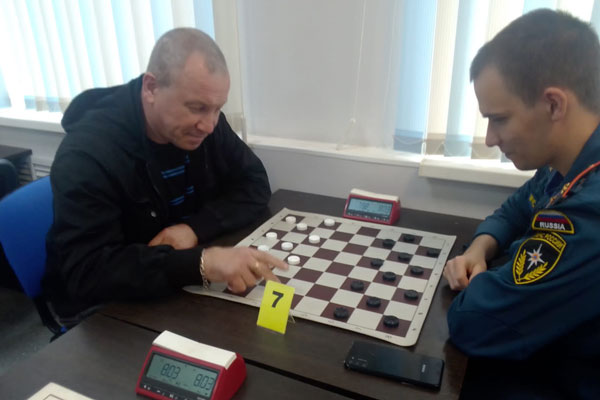 В Нижнем Тагиле прошли соревнования по шахматам и русским шашкам среди силовиков