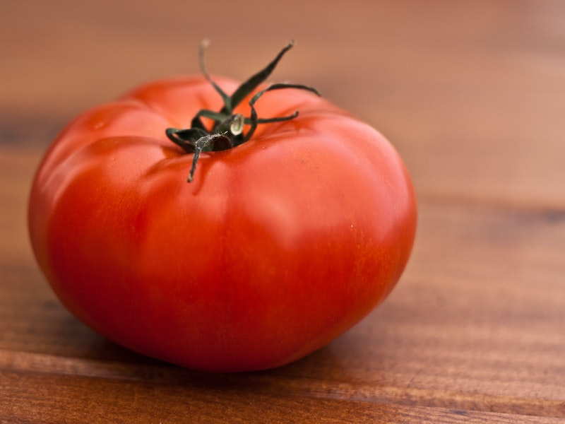 Россельхознадзор выявил опасный вирус в партии томатов в Свердловской области | В Свердловской области обнаружен карантинный вредитель в импортных овощах