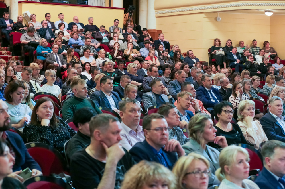 Как Уралвагонзавод вложил 2 миллиарда в социальные программы и развитие: подробности и реакция коллектива | 2 миллиарда рублей на социальное развитие: Уралвагонзавод делает ставку на благополучие сотрудников