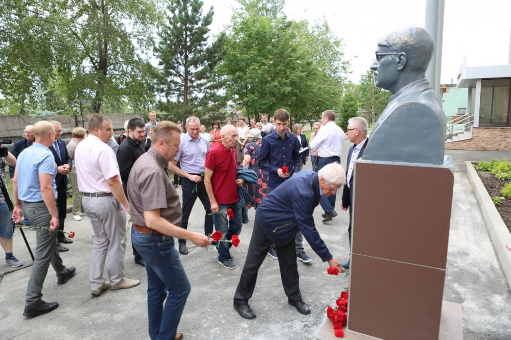 110-летие со дня рождения инженера Мефодия Веремьева отметили на «Уралкриомаше» | В Нижнем Тагиле отметили 110-летие со дня рождения инженера Мефодия Веремьева 110-летие со дня рождения инженера Мефодия Веремьева отметили на «Уралкриомаше» | В Нижнем Тагиле отметили 110-летие со дня рождения инженера Мефодия Веремьева