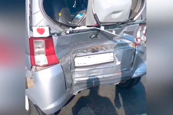 В Нижнем Тагиле столкнулись две иномарки — полиция ищет виновника ДТП