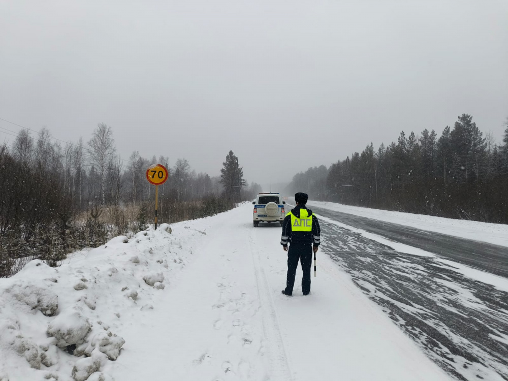 На дороге «Екатеринбург-Нижний Тагил-Серов» установили временные дорожные знаки | На Урале на Серовском тракте установили дорожные знаки На дороге «Екатеринбург-Нижний Тагил-Серов» установили временные дорожные знаки | На Урале на Серовском тракте установили дорожные знаки