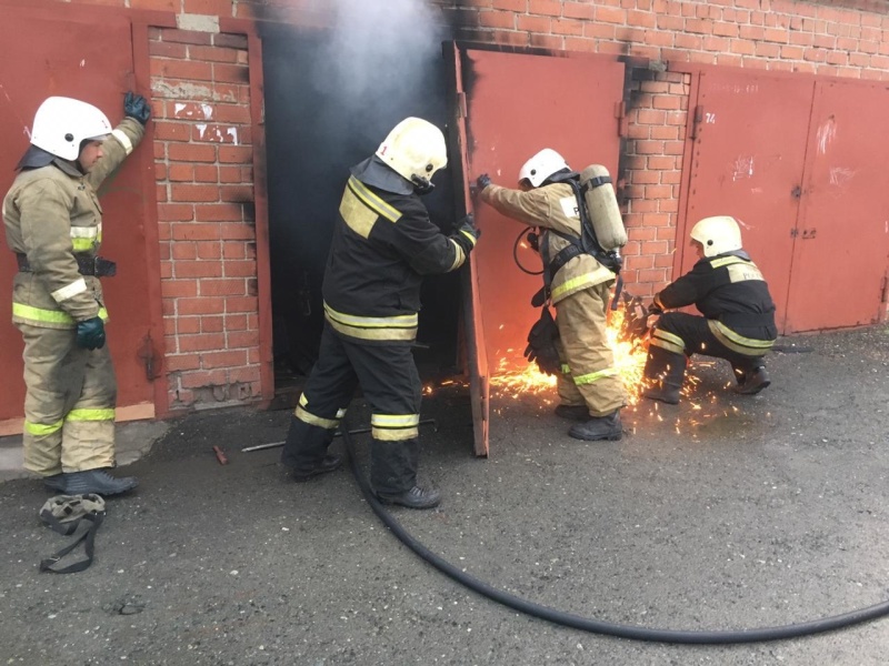 Накануне в Нижнем Тагиле в гараже сгорела легковушка