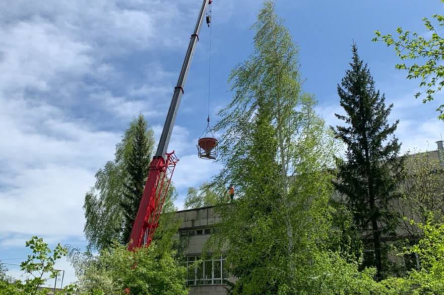 В Нижнем Тагиле начали ремонт кровли второго корпуса городской больницы | На Урале капитально отремонтируют кровлю корпуса одной из больниц
