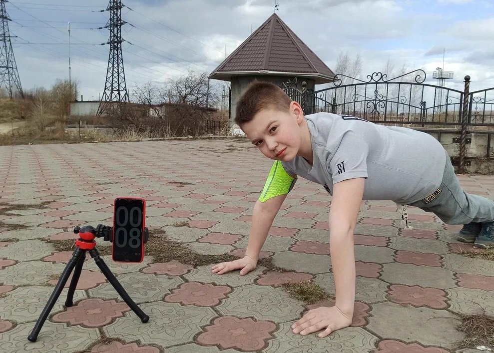 Десятилетний Семен Криуля из Нижнего Тагила стал обладателем рекорда России по отжиманиям от пола за одну минуту
