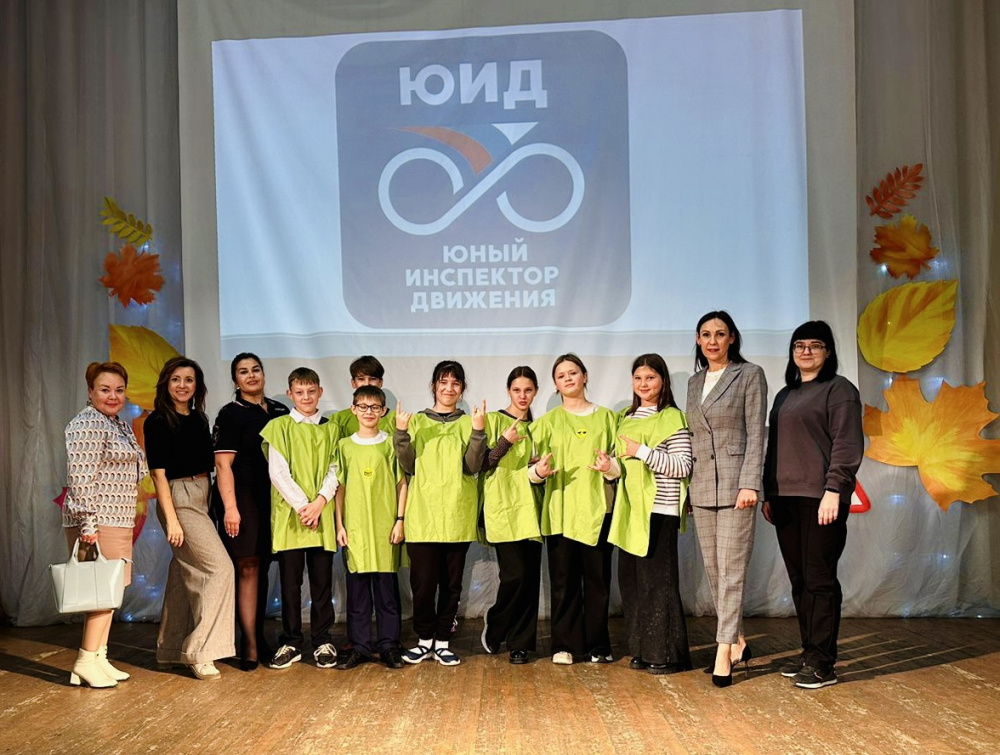 В Нижнем Тагиле прошла церемония посвящения школьников в отряд юных инспекторов движения | На Урале школьников посвятили в отряд инспекторов движения В Нижнем Тагиле прошла церемония посвящения школьников в отряд юных инспекторов движения | На Урале школьников посвятили в отряд инспекторов движения