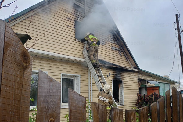 В Нижнем Тагиле воскресным утром сгорел частный жилой дом