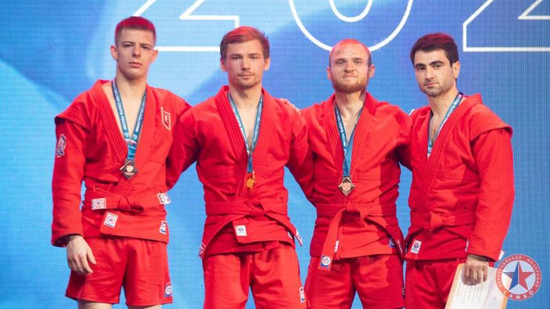 18 медалей: свердловские самбисты блистательно выступили на чемпионате страны | Свердловские самбисты завоевали 18 медалей на Чемпионате России‑2026