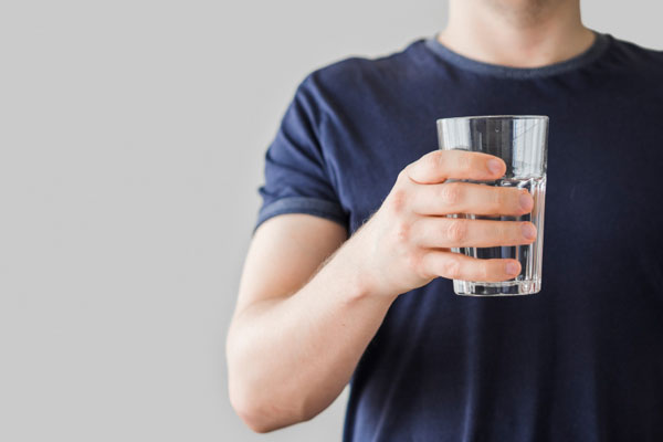 Свердловский Роспотребнадзор рассказал, соответствует ли питьевая вода нормам | На Урале Роспотребнадзор проверил безопасность питьевой воды