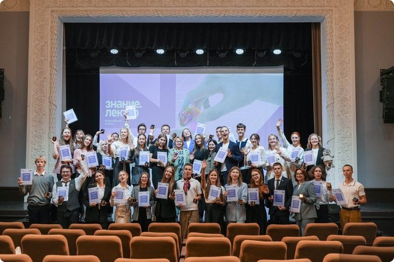 Школьники из Нижнего Тагила приняли участие в финале всероссийского конкурса  | Уральские школьники выиграли в конкурсе «Знание.Лектор»