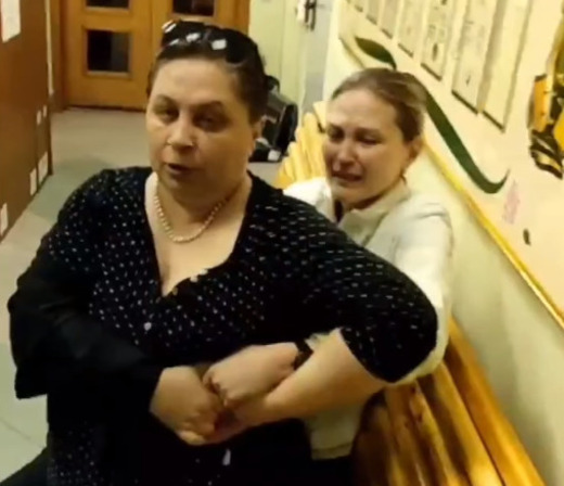 Культурная драка: директор самарского ДК напала на тагильчанку — организатора бала для инвалидов | В Самаре директор местного ДК напала на тагильчанку