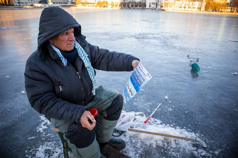 В Екатеринбурге полицейские и спасатели напомнили об опасности выхода на лед | МЧС и полиция Екатеринбурга провели акцию "Тонкий лед"
