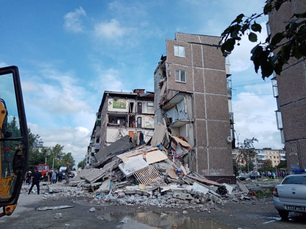 Вынесли трехмесячного грудничка: в Нижнем Тагиле спасатели разгребают завалы | На Урале спасли трехмесячного ребенка из-под завалов дома