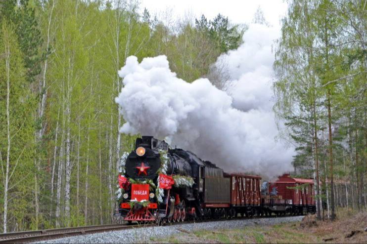 В Нижний Тагил прибыл ретропоезд на паровозной тяге «Эшелон Победы» | Ретропоезд «Эшелон Победы» добрался до очередной остановки на Урале В Нижний Тагил прибыл ретропоезд на паровозной тяге «Эшелон Победы» | Ретропоезд «Эшелон Победы» добрался до очередной остановки на Урале