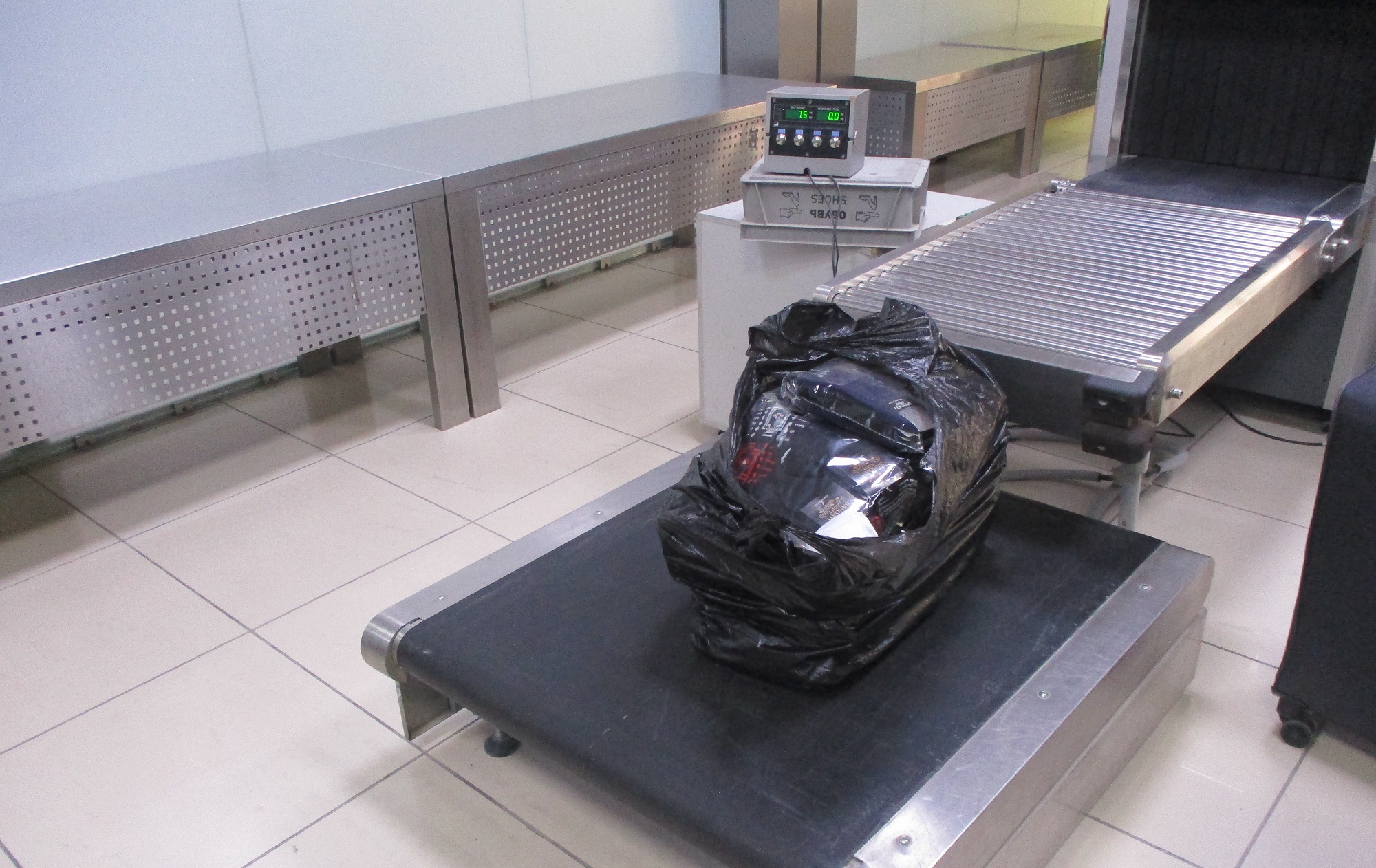 7,5 килограммов носков пытался ввезти в Екатеринбург гражданин Таджикистана | На Урал пытались ввезти 7,5 килограммов носков