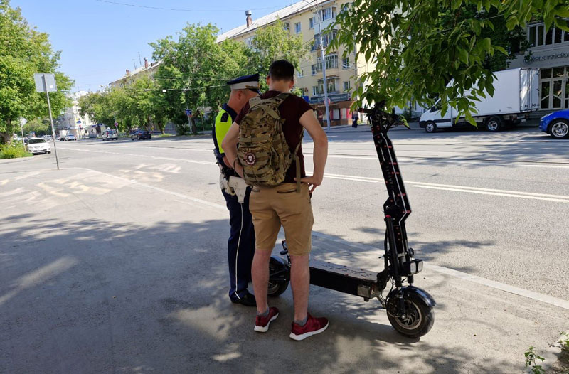 Электросамокаты в Свердловской области: почему аварий меньше, а погибших больше | В Свердловской области за год в ДТП с электросамокатами погибли 4 человека и пострадали 116