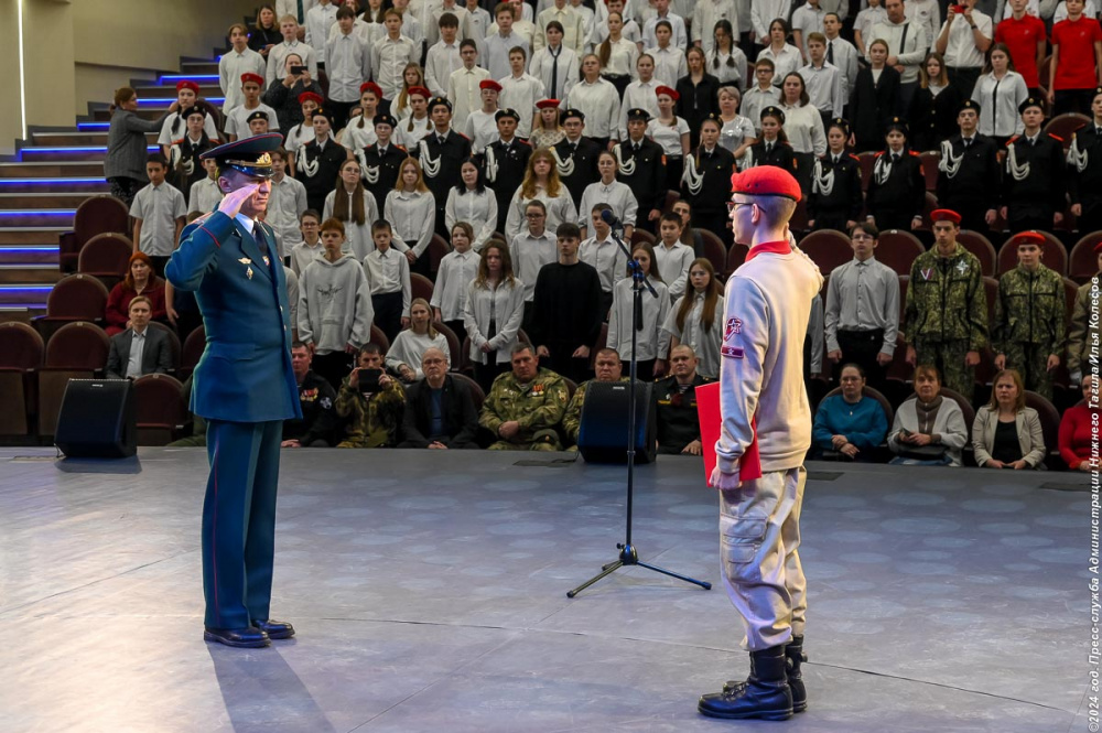 Более двухсот юных тагильчан вступили в ряды «Юнармии» | На Урале 243 школьника вступили в ряды движения «Юнармия»