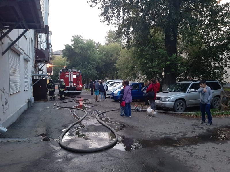 В Нижнем Тагиле в девятиэтажке горел балкон. 30 человек эвакуировались