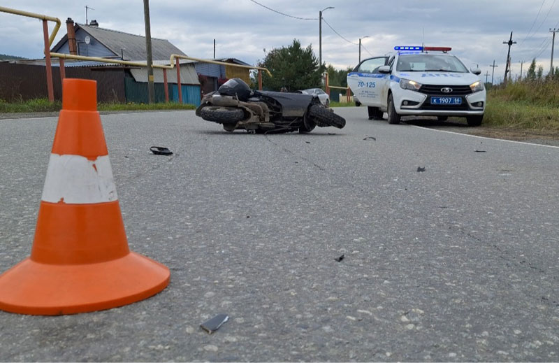 Пьяный водитель мопеда протаранил машину — подробности шокируют! | Под Новоуральском пьяный водитель мопеда спровоцировал ДТП