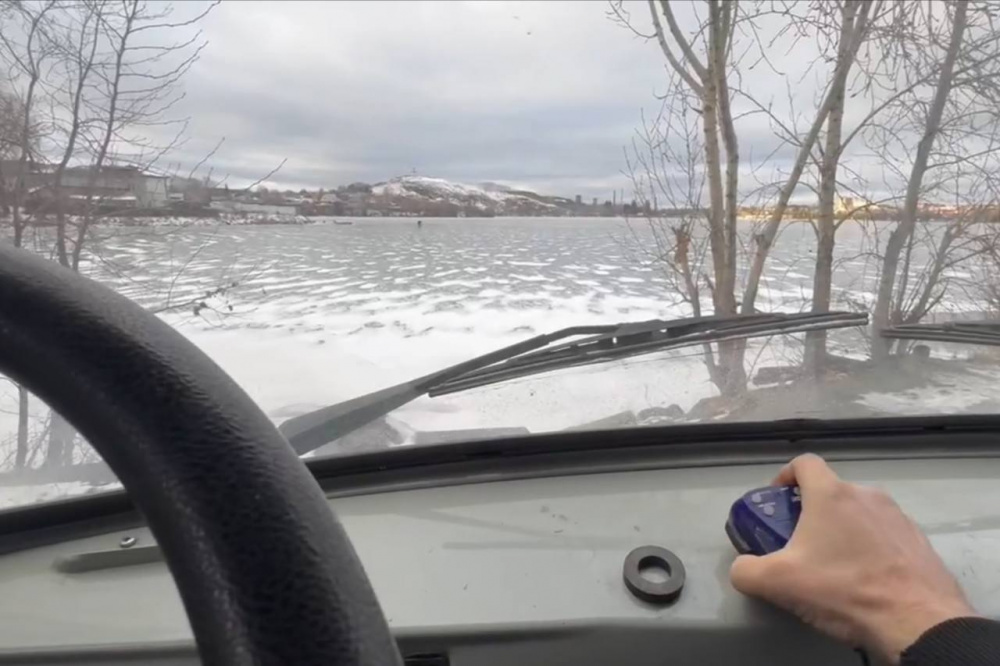 Тагильчан-рыбаков предупредили о тонком льду на водоемах | На Урале рыбаков предостерегли от зимней рыбалки