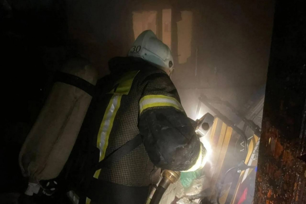 В Нижнем Тагиле при пожаре погибла 75-летняя женщина | На Урале пожар начался из-за использования свеч