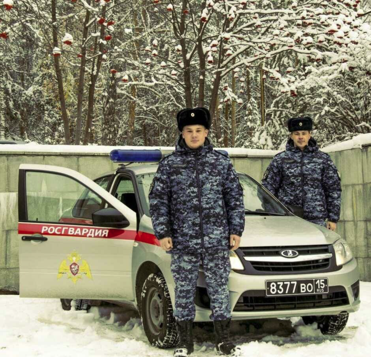 Росгвардейцы в Свердловской области оперативно доставили девушку в больницу, спасая ей жизнь