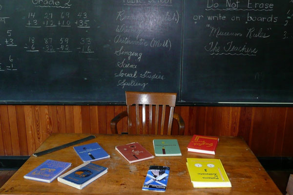 В пригороде Нижнего Тагила начали сносить бывшую школу | В пригороде Нижнего Тагила начали демонтировать здание бывшей школы