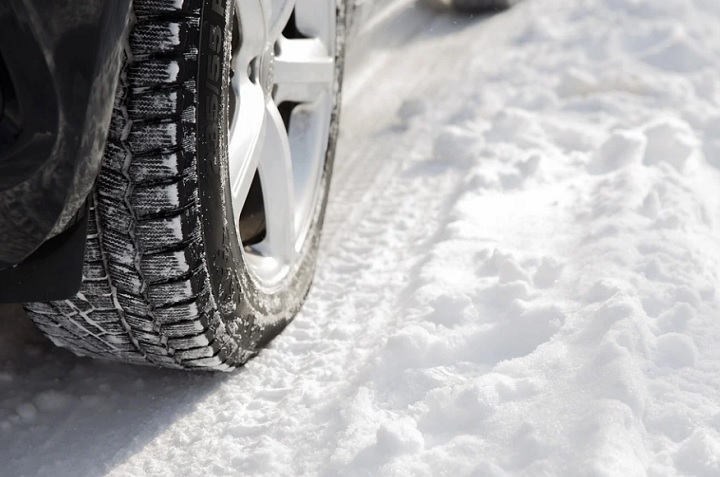 На расчистку свердловских трасс отправили 400 спецмашин На расчистку свердловских трасс отправили 400 спецмашин