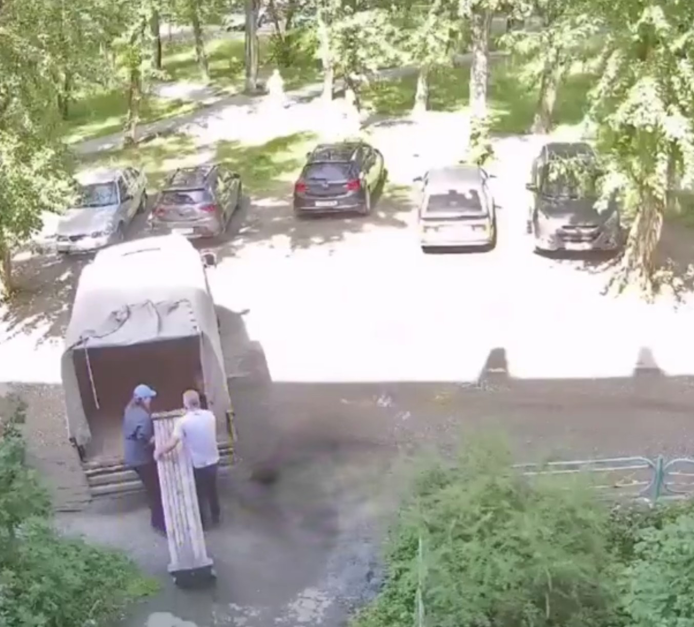 Лавочка ушла в неизвестность: Воришки похитили скамейку в Нижнем Тагиле