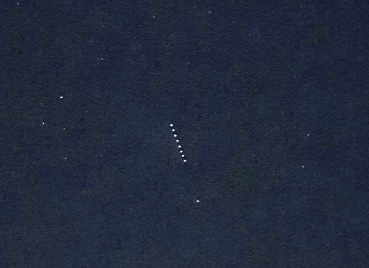 Свердловчане стали свидетелями загадочного объекта на ночном небе в ночь на 23 марта | Уральцы заметили спутники связи SpaceX Илона Маска на ночном небе Свердловчане стали свидетелями загадочного объекта на ночном небе в ночь на 23 марта | Уральцы заметили спутники связи SpaceX Илона Маска на ночном небе