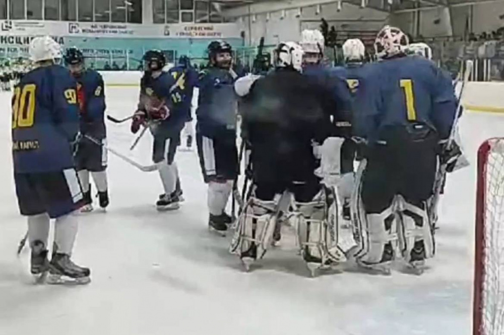 Тагильчане одержали две победы на соревнованиях по хоккею среди любительских команд | На Урале прошли матчи второго этапа Кубка Серовского тракта  