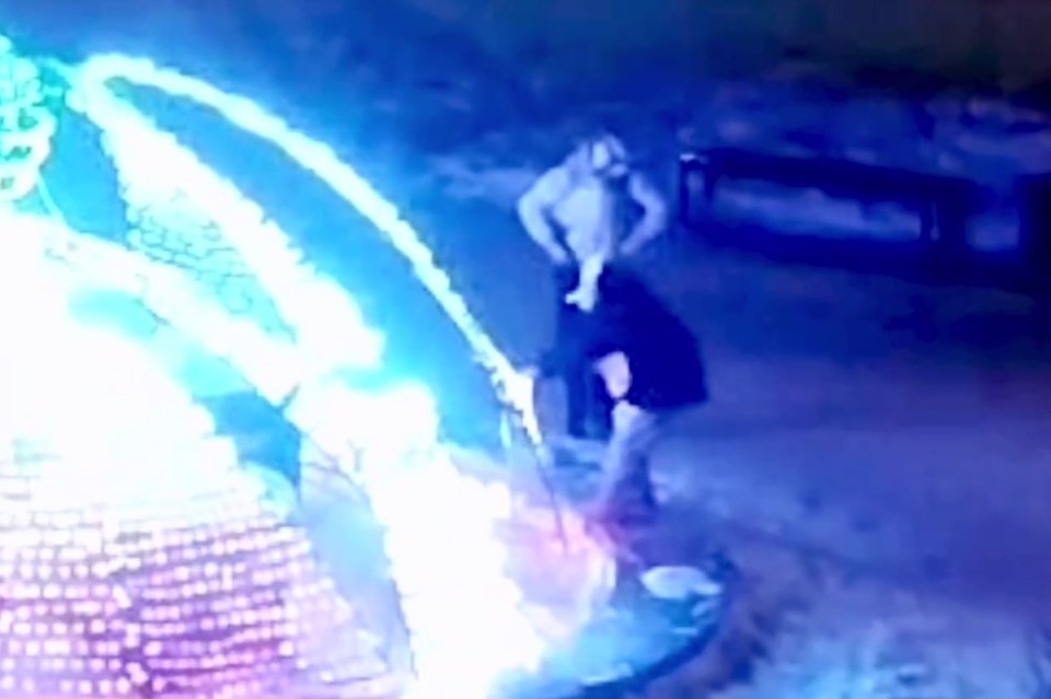 Неизвестные разрушили гирлянду на фонтане Пионерского сквера в Нижнем Тагиле